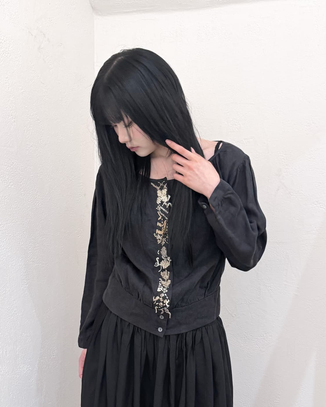 SÓNG Embroidered Cropped Blouse 상품이미지1