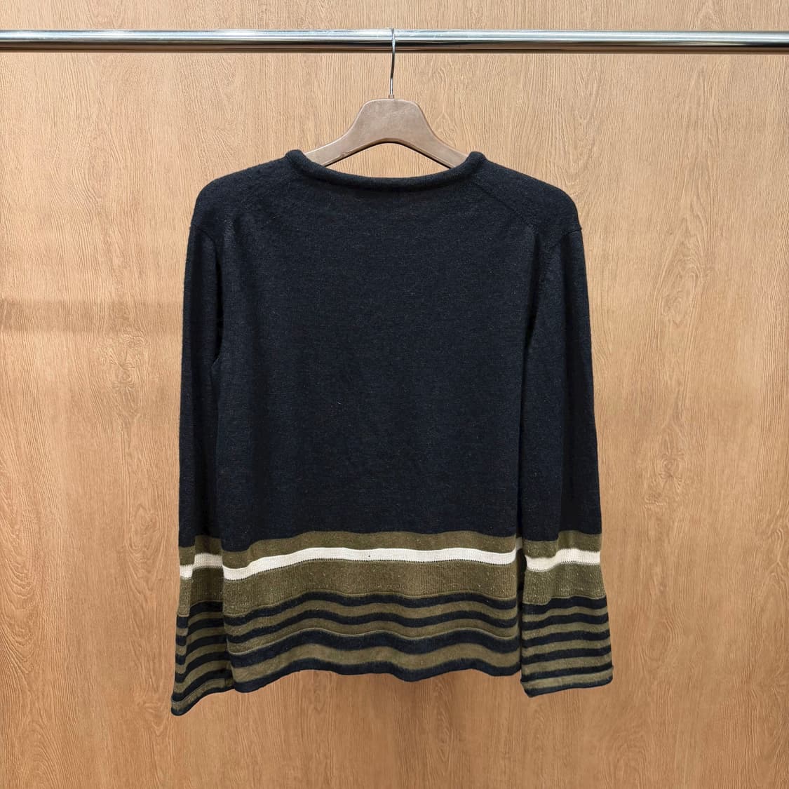 요지 야마모토 울 니트 긴팔 니트 하프 배색 스트라이프 디테일 블랙 상품이미지3