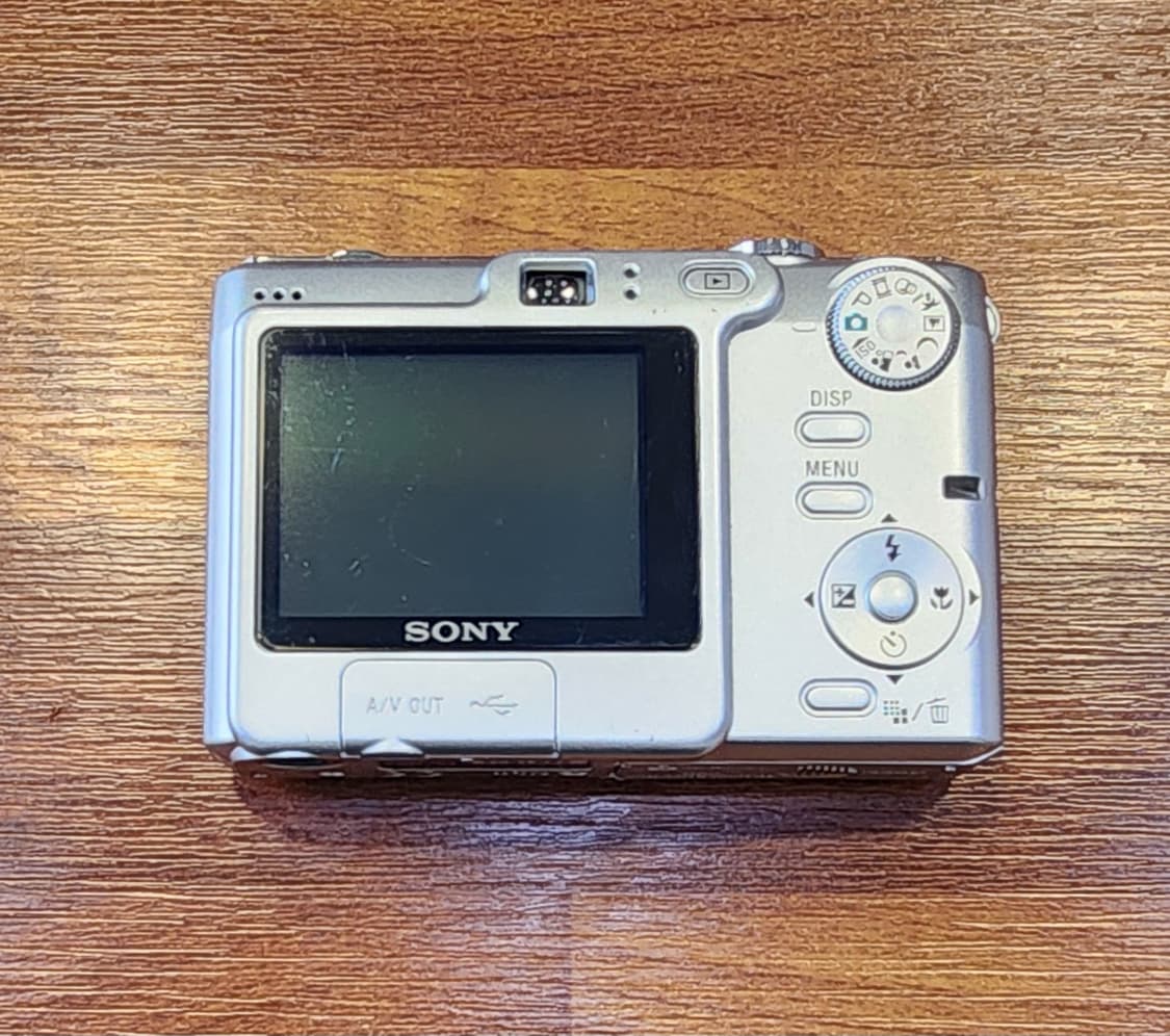 소니 사이버샷 DSC-W35 실버 디지털 카메라 판매합니다. 상품이미지4