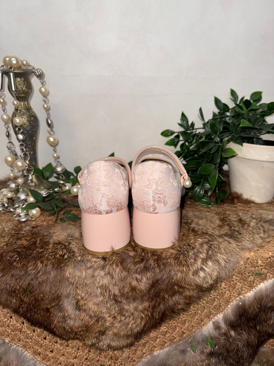 Baby pink oriental floral pearl heels 상품이미지5