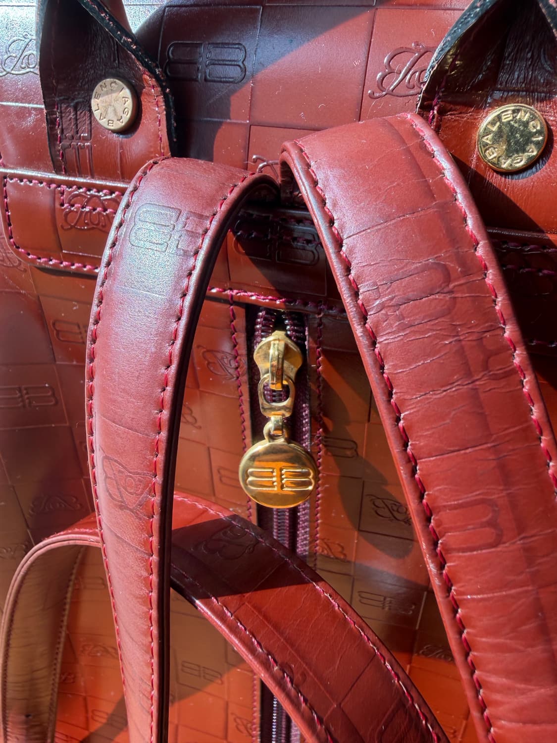 발렌시아가 빈티지 임보스트 레더 백팩 상품이미지7