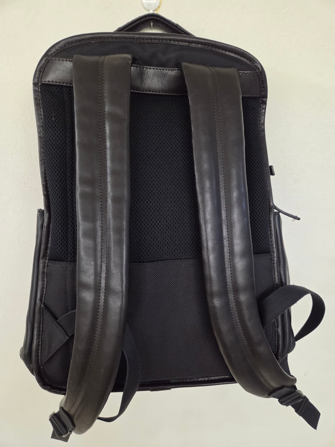 투미 가죽 블랙 백팩 상품이미지4