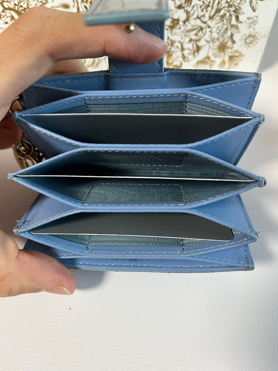 디올 레이디 지갑 팝니다 (정품) 상품이미지3