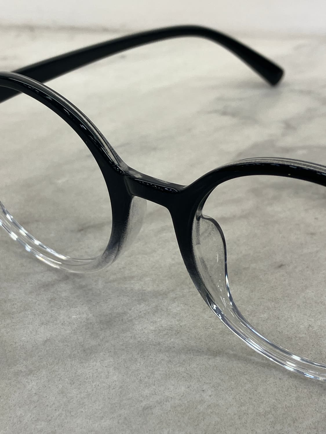 오앤씨 ONC 블랙클리어 반무테 쉐입 라운드 뿔테 안경 상품이미지5