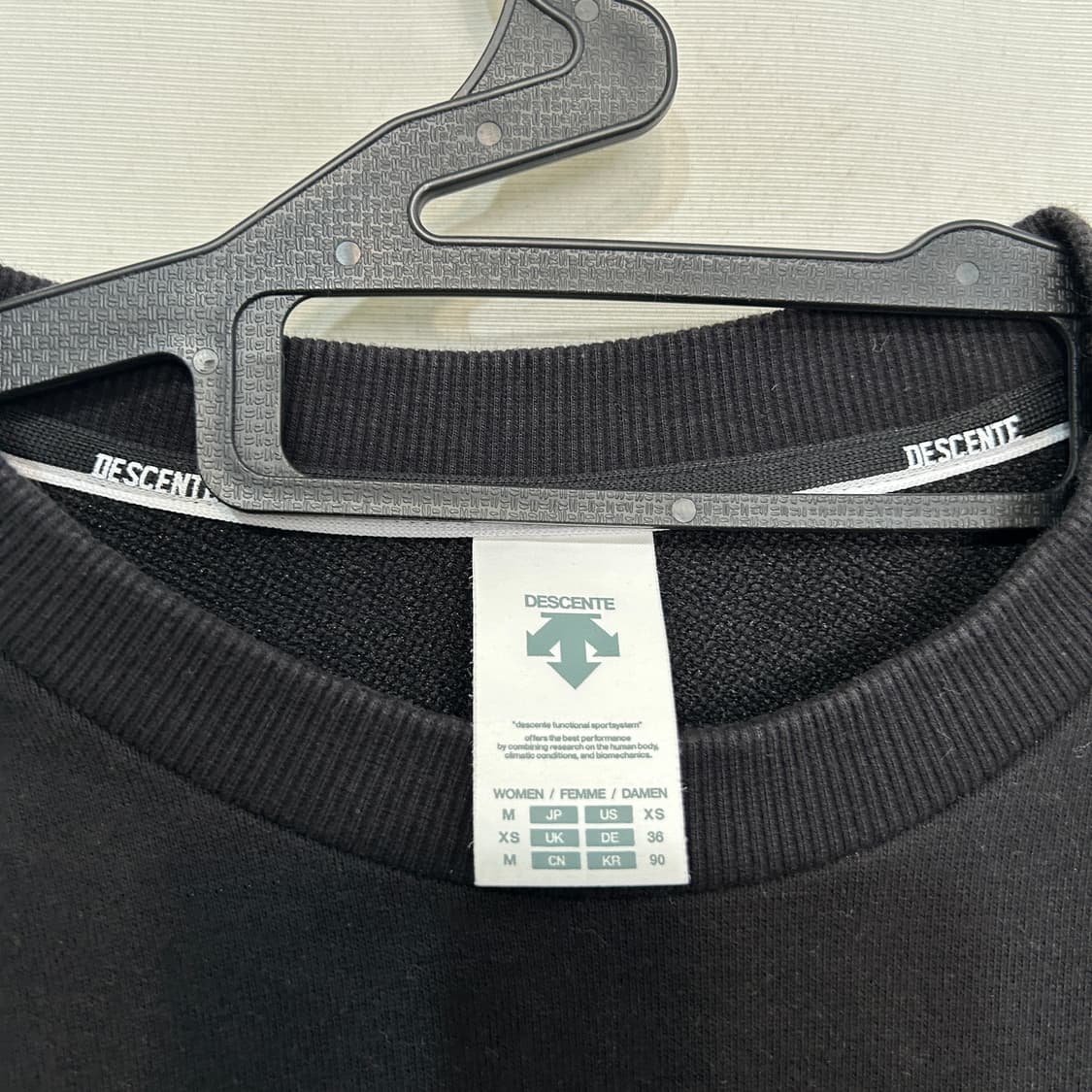 데상트 여성 맨투맨 티셔츠 90 상품이미지2