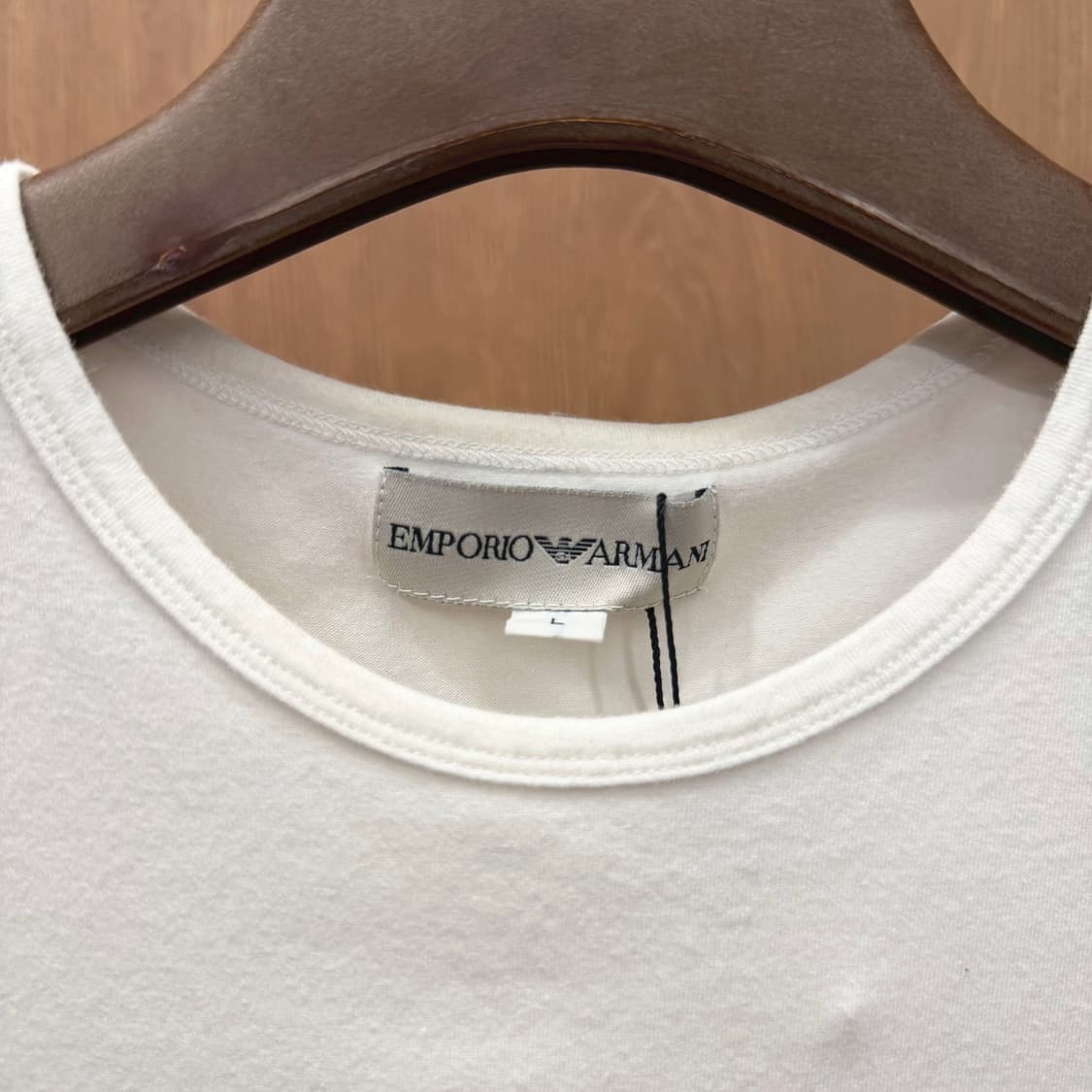 엠포리오 아르마니 라운드넥 반팔 티셔츠 백 로고 레터링 디테일 화이트 상품이미지6