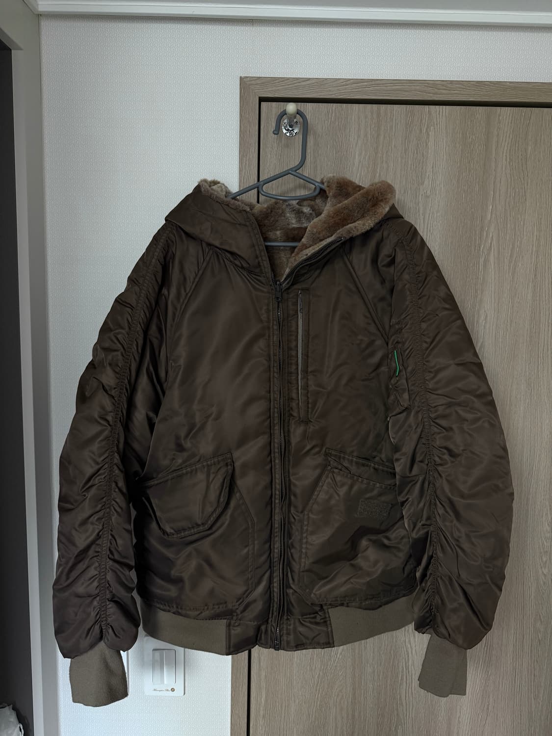 YESEYESEE Reversible Fur Flight Jacket 상품이미지4