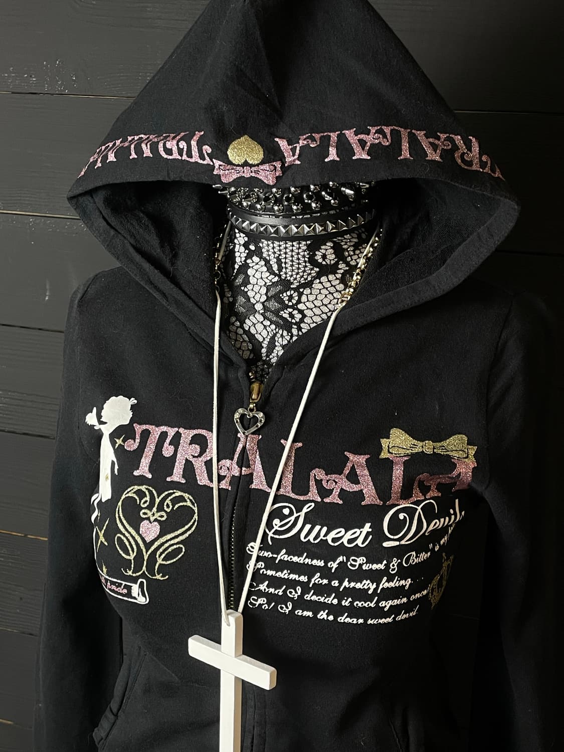 TRALALA 트랄랄라 갸루 핑크 레터링 블랙 후드집업 상품이미지5