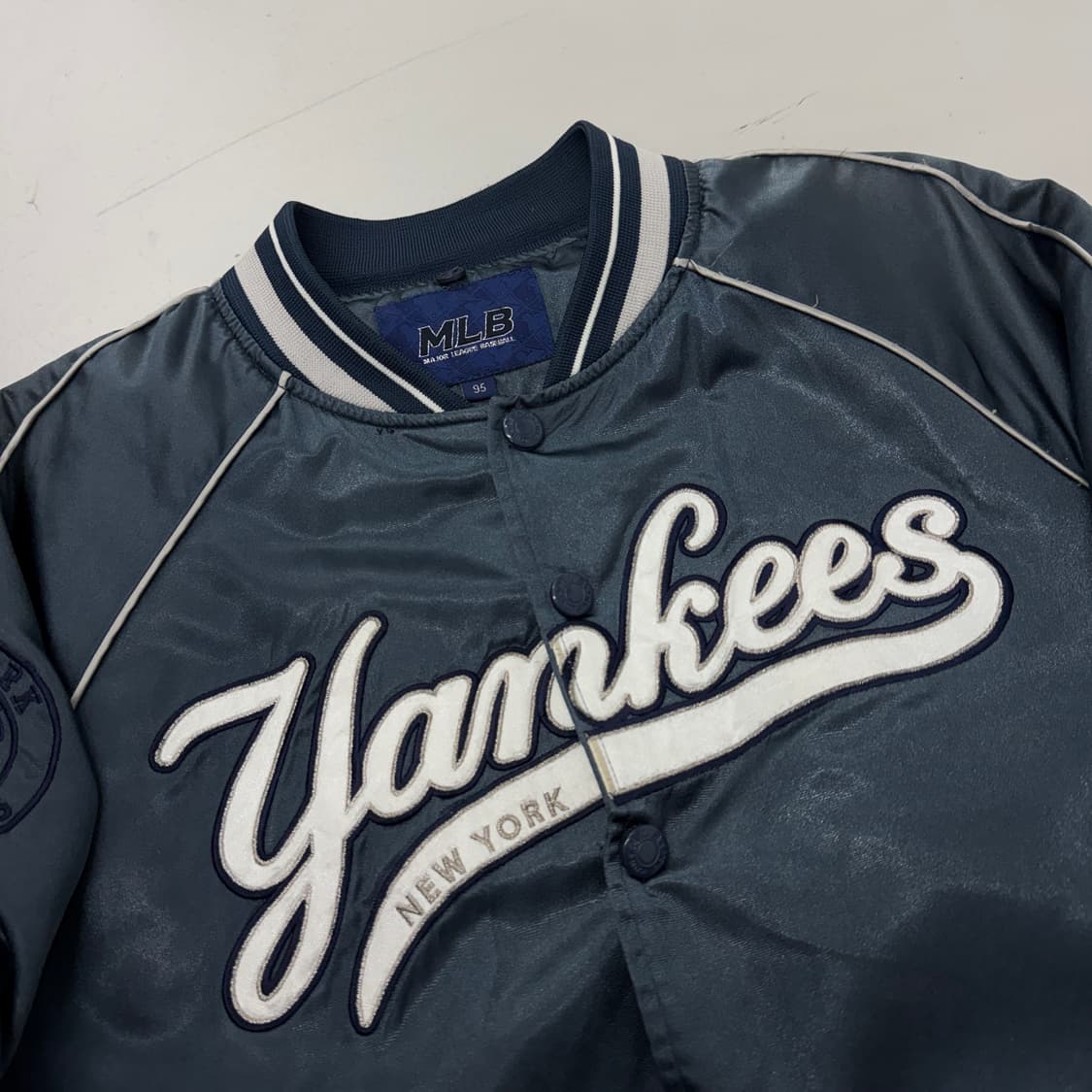 MLB 양키스 올드스쿨 사틴 바시티 자켓 상품이미지3