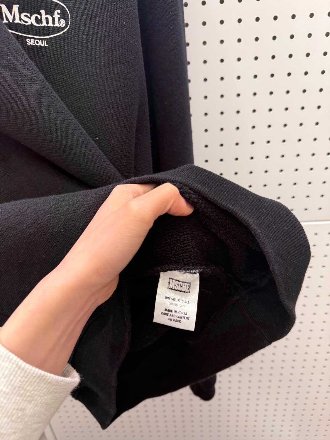 미스치프 스몰로고 블랙 맨투맨 U385 상품이미지5