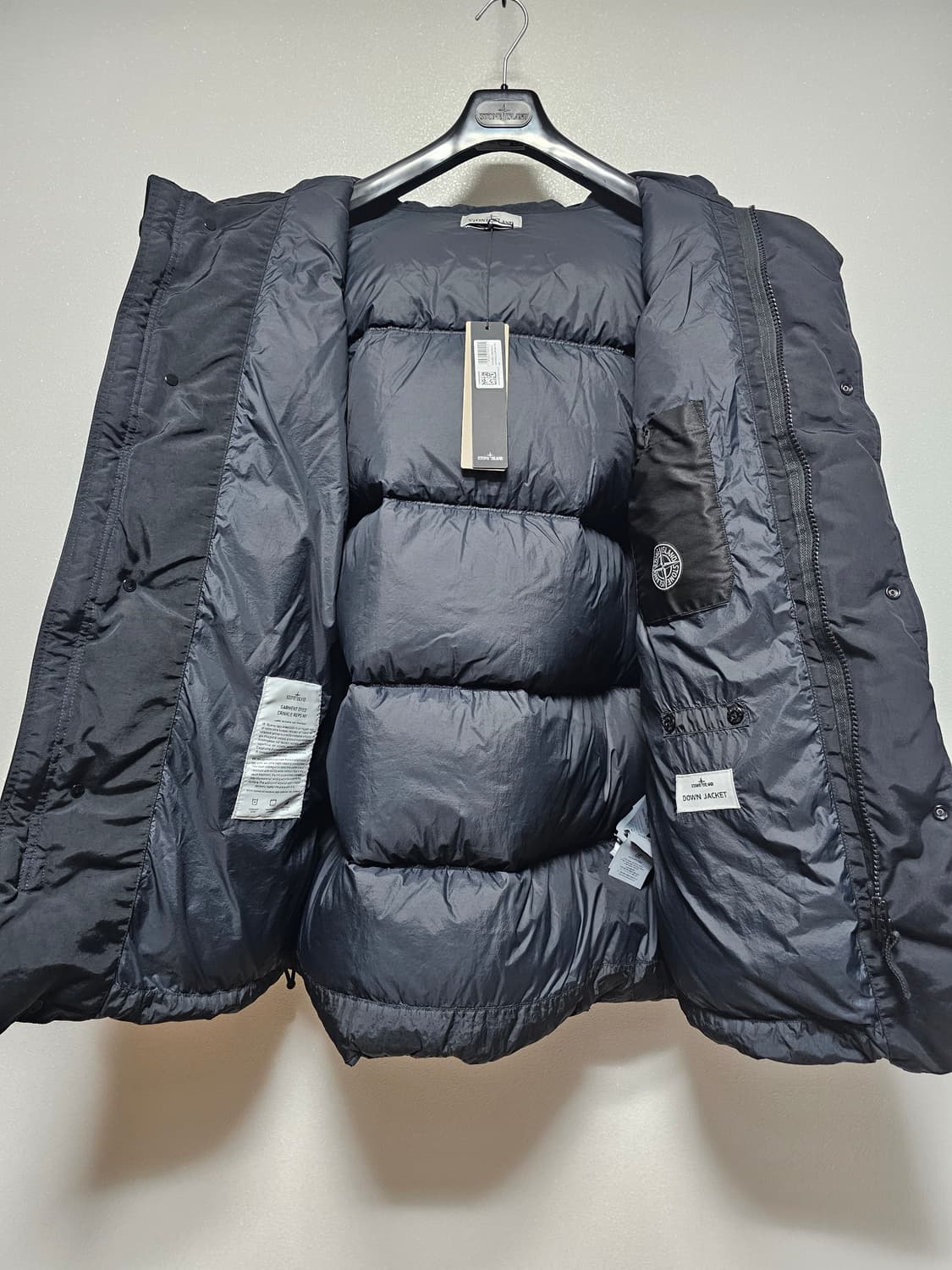 스톤아일랜드 크링클랩스 윈드 레지스턴트 다운 패딩 자켓 25FW 상품이미지5