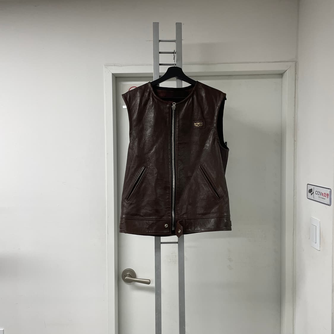 루이스레더 브라운 레더 베스트 - 상품이미지1