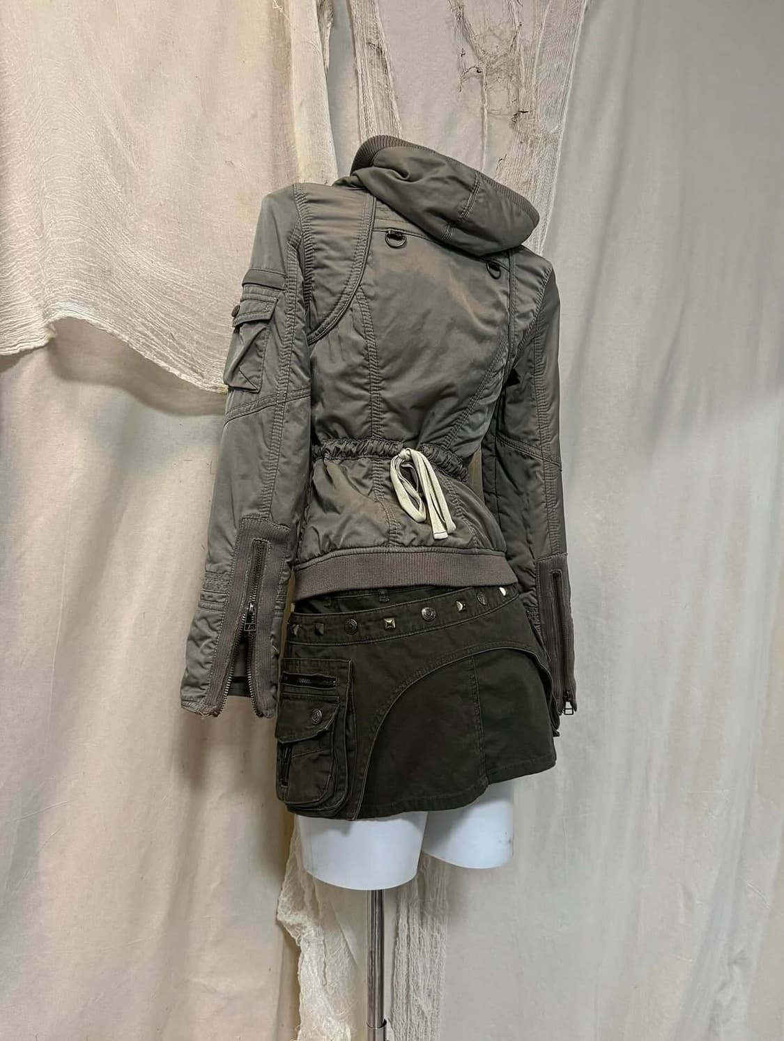 Crop Back Detail Pedding 상품이미지1