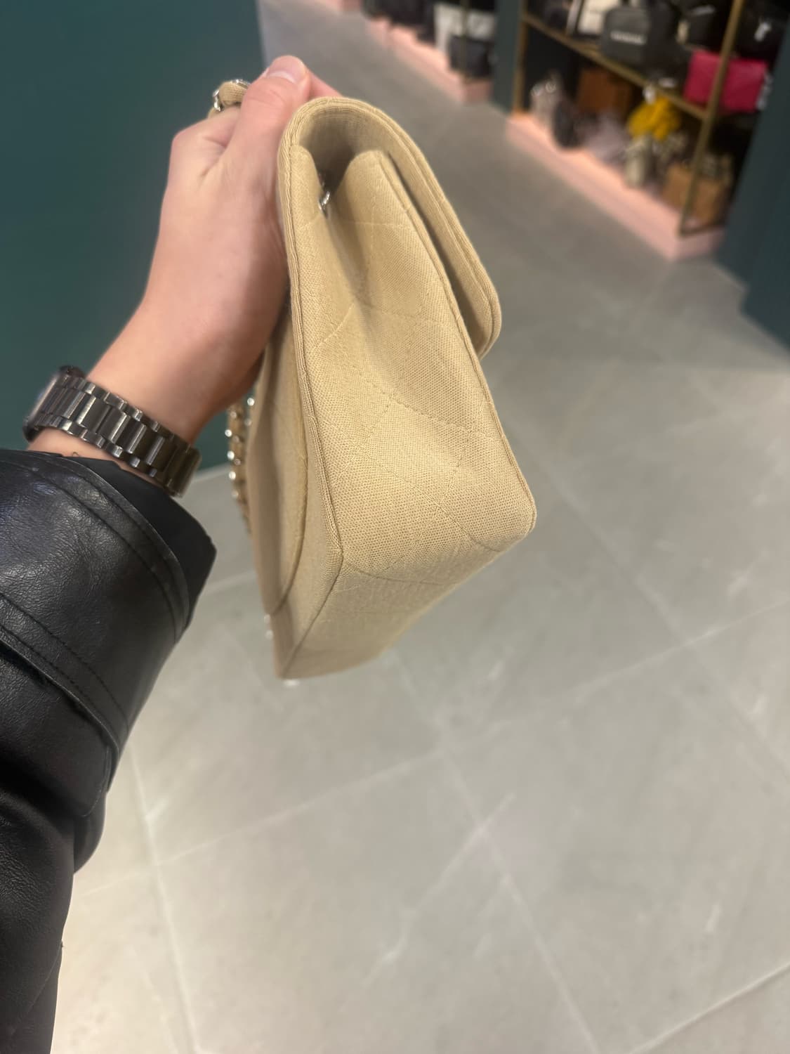 샤넬 클래식 미듐 패브릭 베이지 은장 상품이미지3