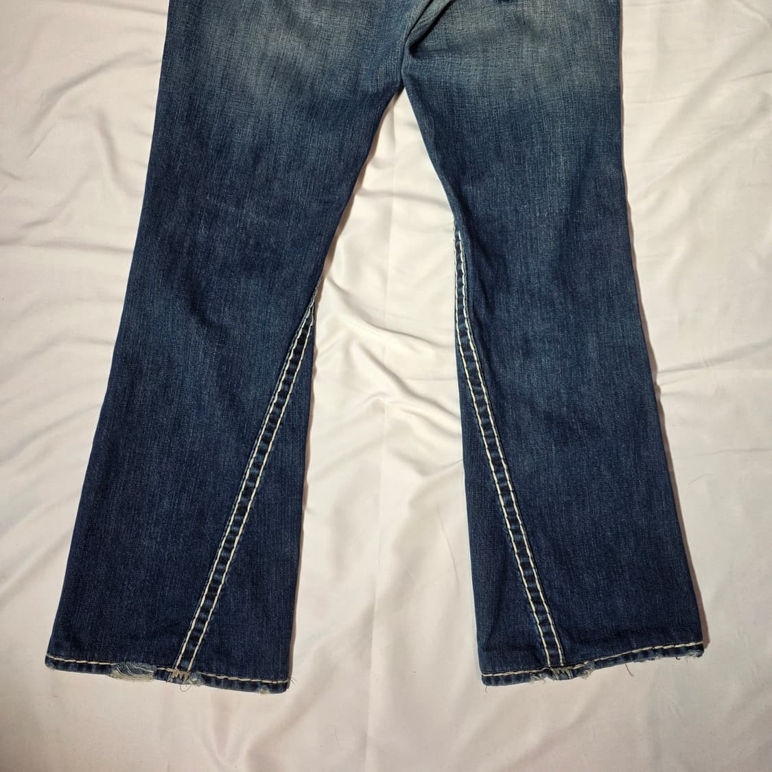 [30]트루릴리전 Y2K USA 화이트 스티치 부츠컷 데님팬츠 상품이미지8