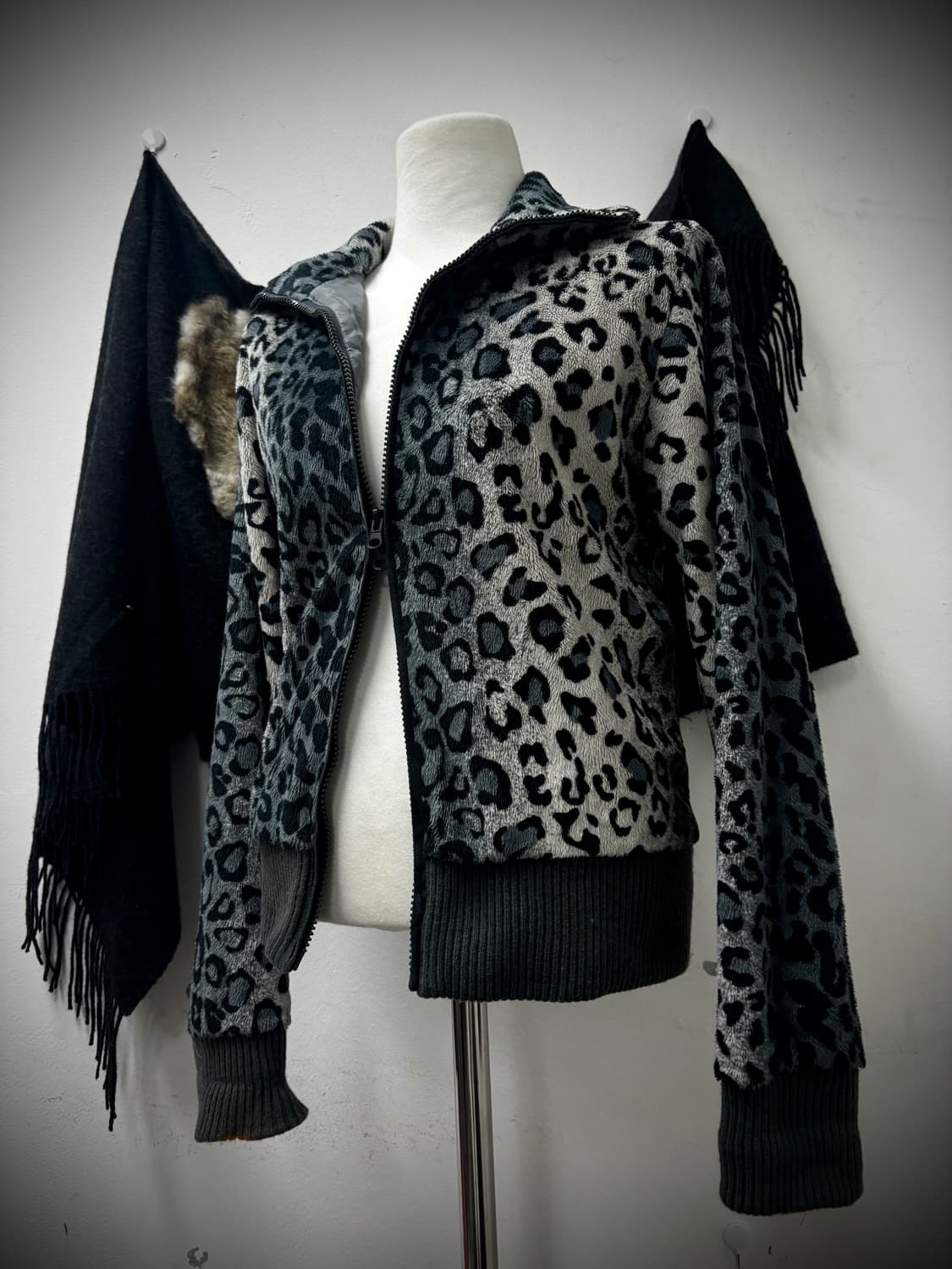 “Vintage” Black Leopard 2-way Fleece Zip 상품이미지9