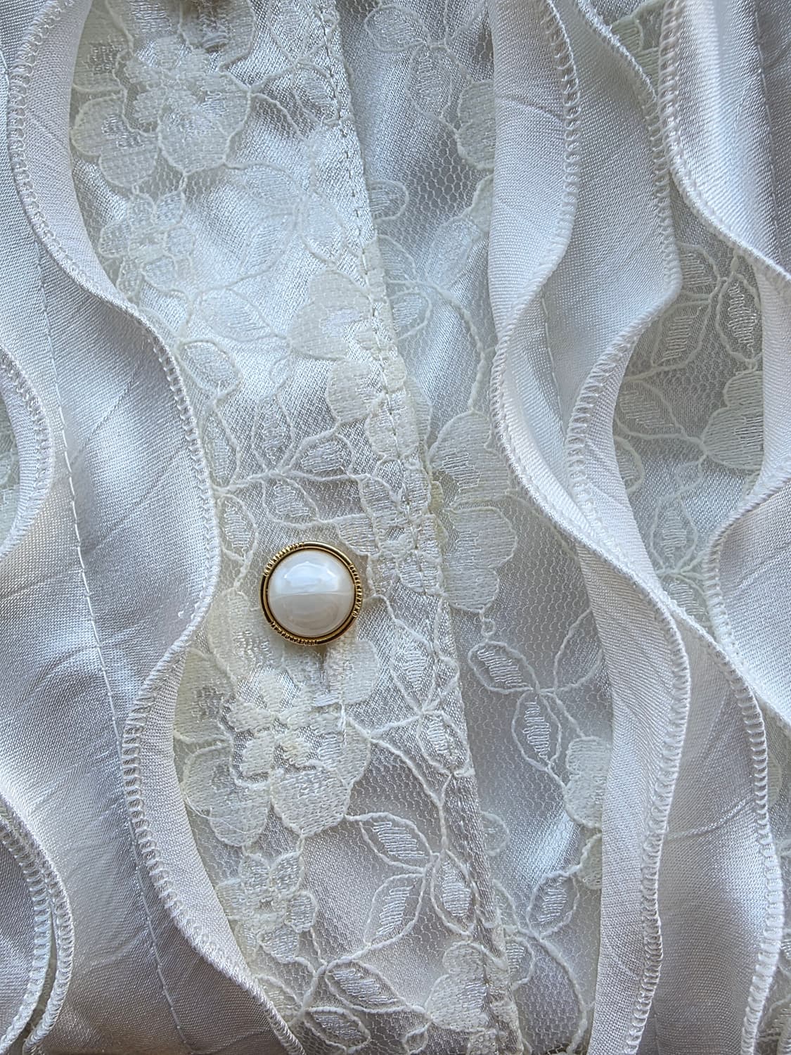 레이스 프릴 화이트 블라우스 상품이미지4