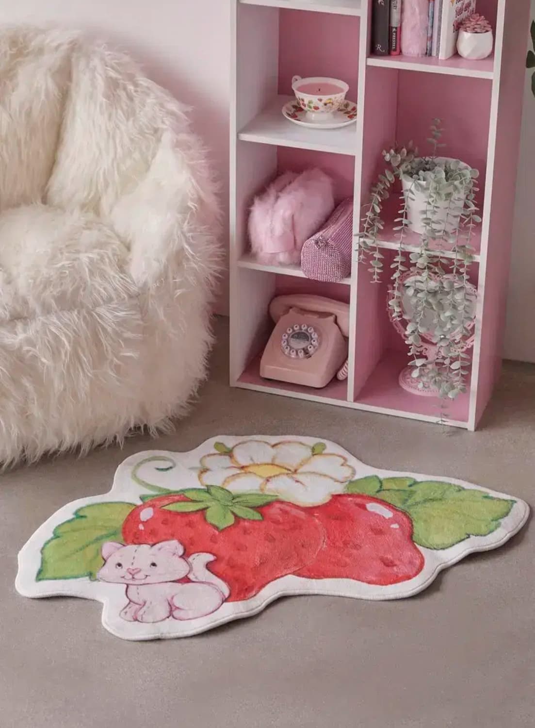 Dolls Kill X Strawberry Shortcake 러그 매트 상품이미지2