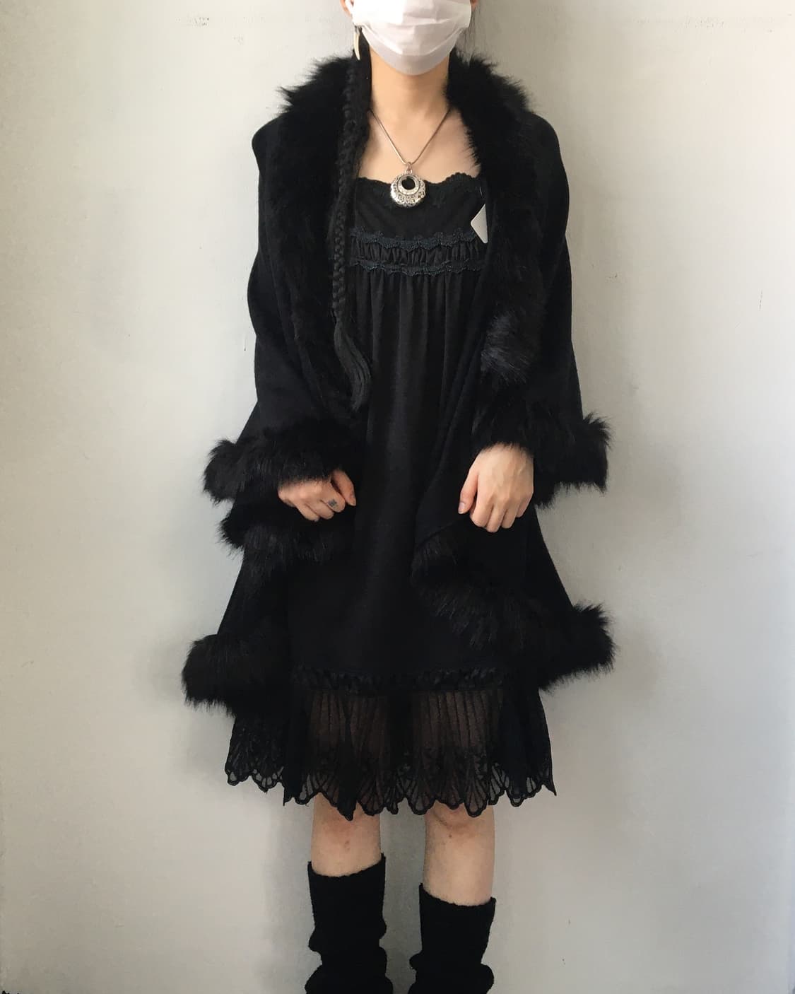 Fur trimming knit open ruffle cape 상품이미지1
