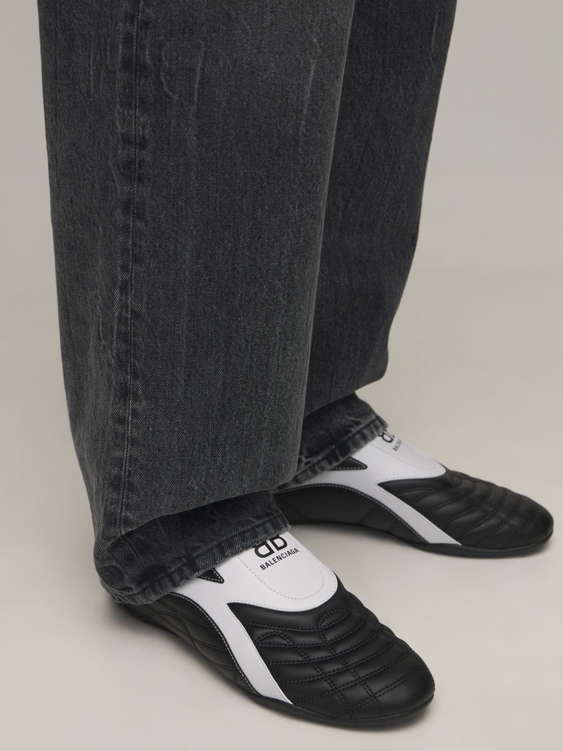 발렌시아가 젠 Zen 블랙 39,40 사이즈 구합니다.  상품이미지3