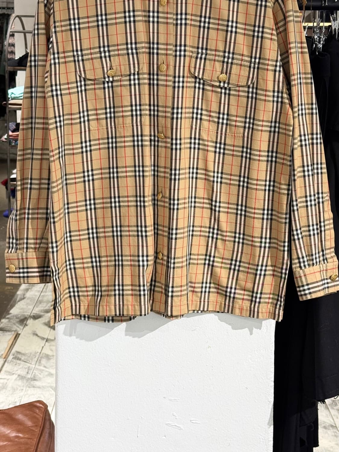 버버리 베이지 노바체크 금장 버튼 투포켓 셔츠 상품이미지5