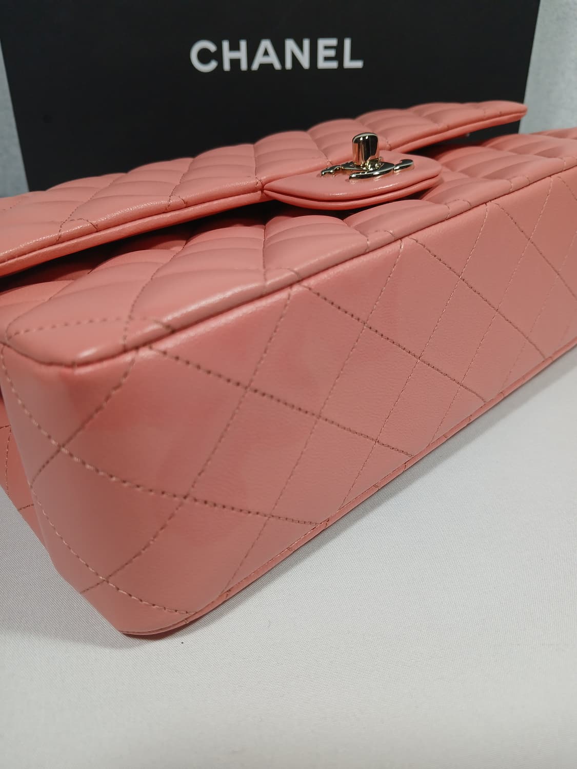 샤넬 클래식 플랩팩 미듐 A01112 상품이미지8