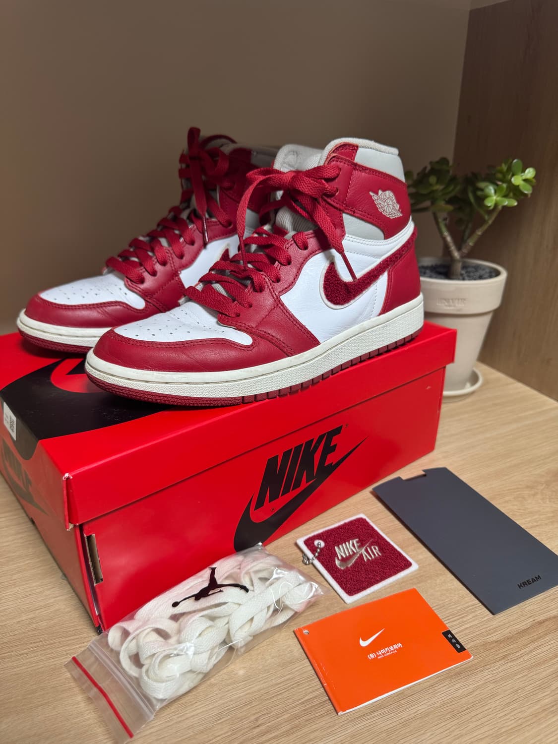 나이키 조던 1 레트로 하이 OG 바시티 레드 245 상품이미지1