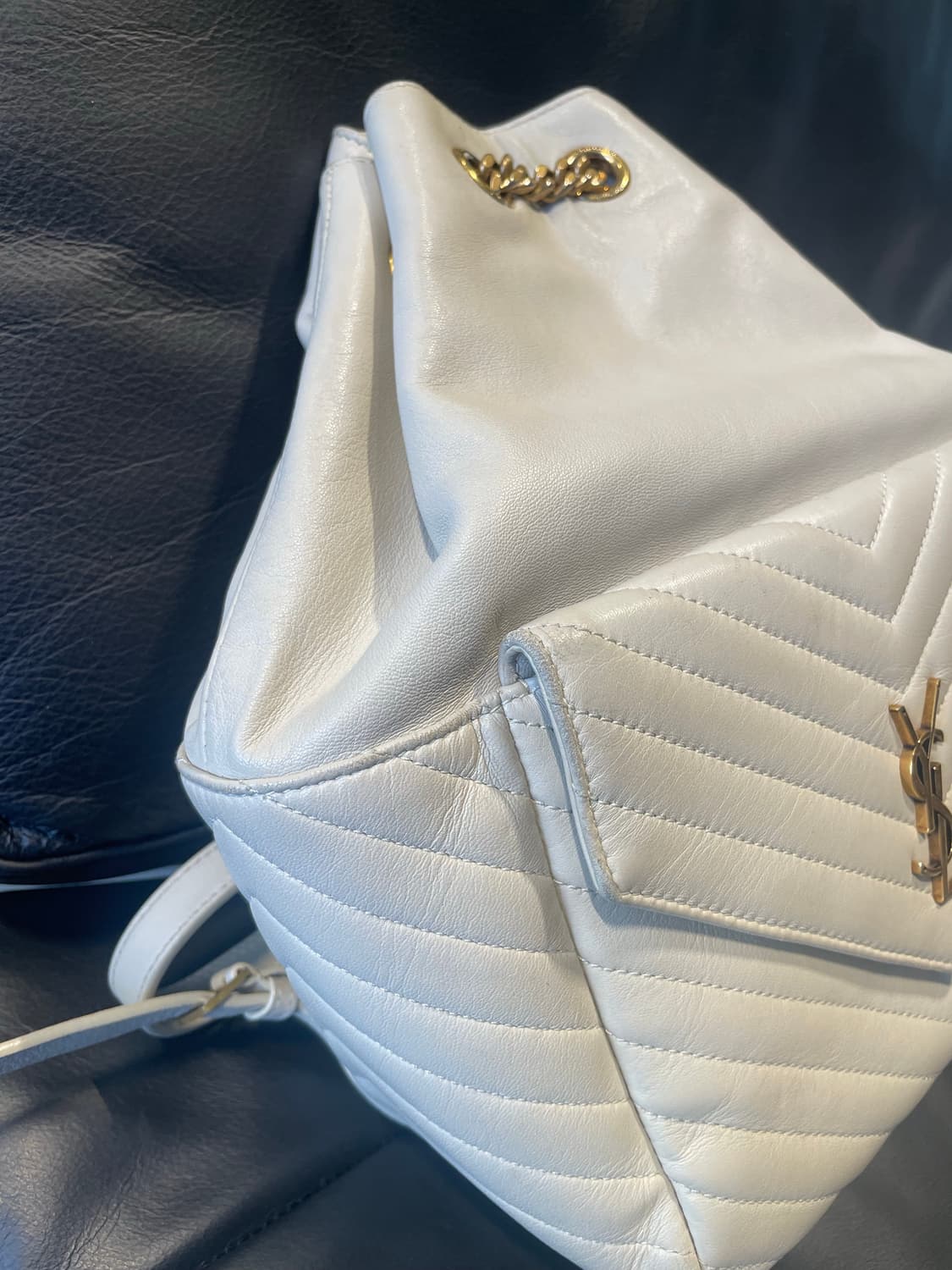 입생로랑 램스킨 조 백팩 아이보리 상품이미지4