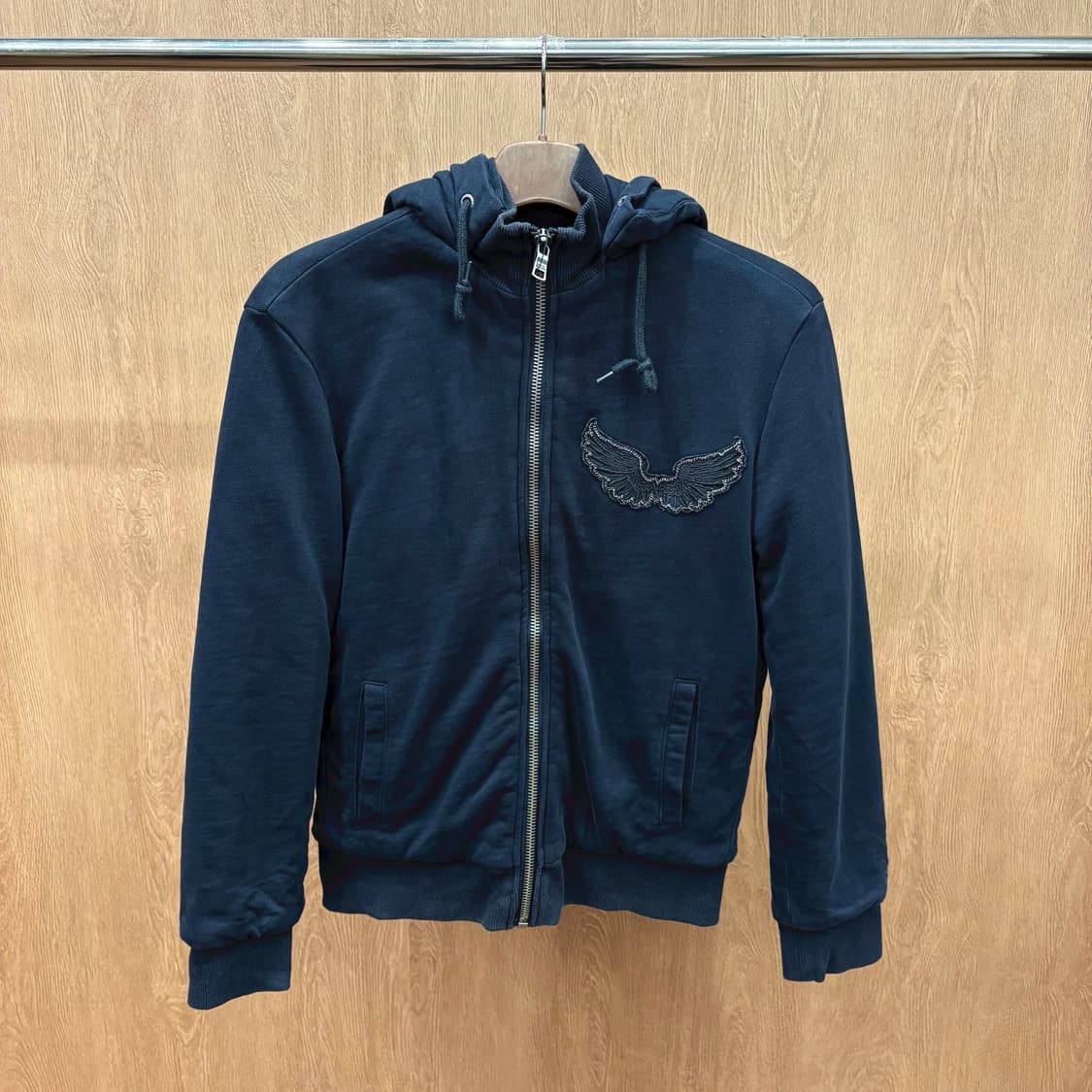 아르마니 익스체인지 후드 집업 날개 자수 시보리 밴딩 디테일 블랙 상품이미지2