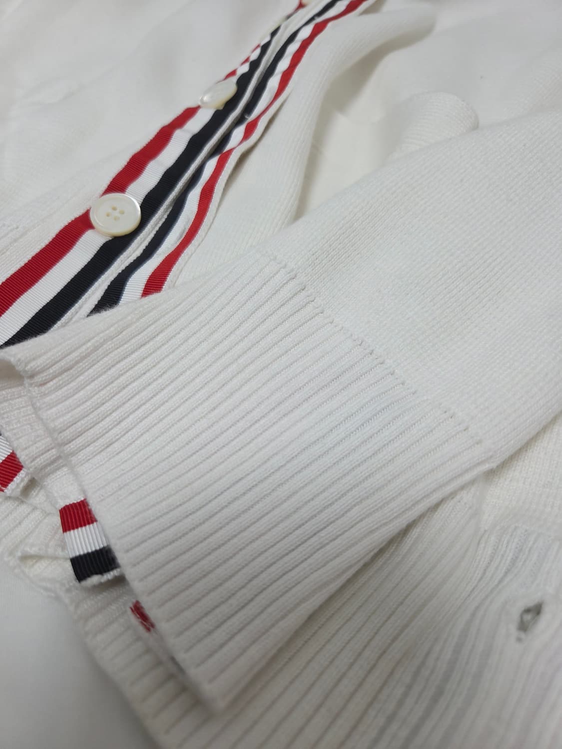 [S급] 톰브라운 밀라노스티치 가디건 화이트 2사이즈 L 상품이미지4