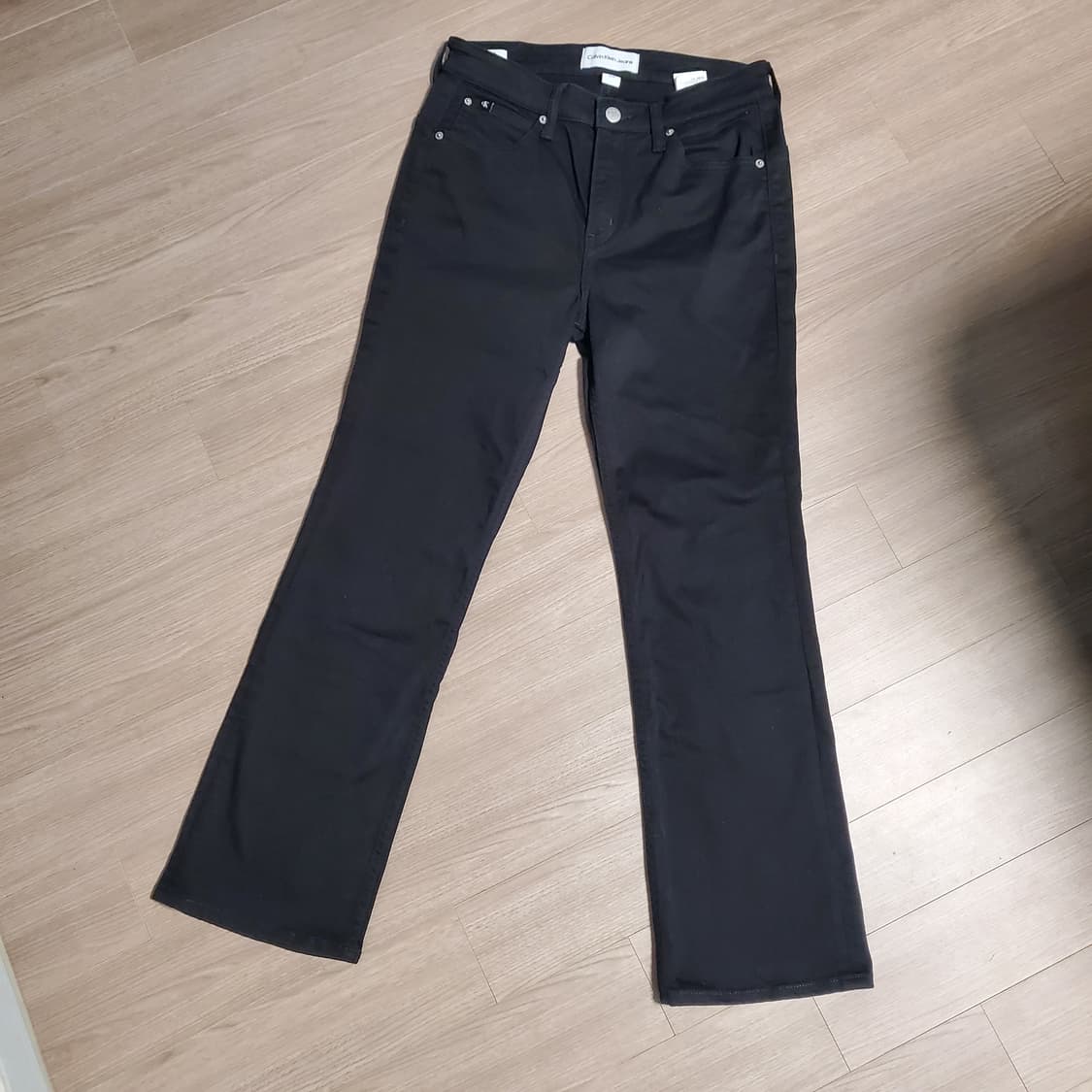 캐빈클라인 블랙 하이라이즈 바디슬림 부츠핏 앵클 데님 상품이미지6