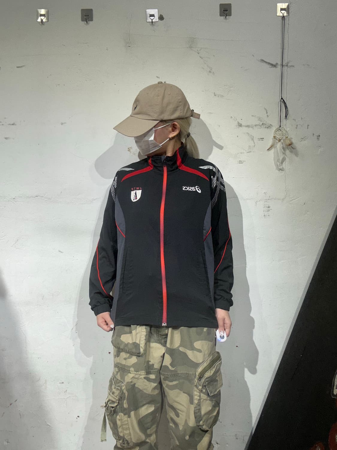 아식스 블랙 로고 사이드 라인 바람막이 자켓 S 상품이미지2