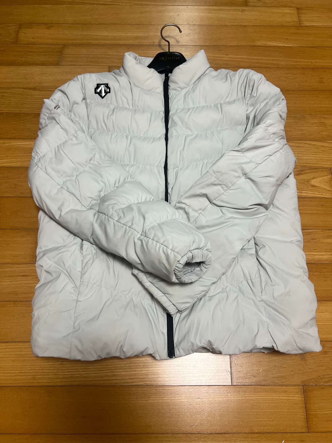 데상트 경량패딩 상품이미지1