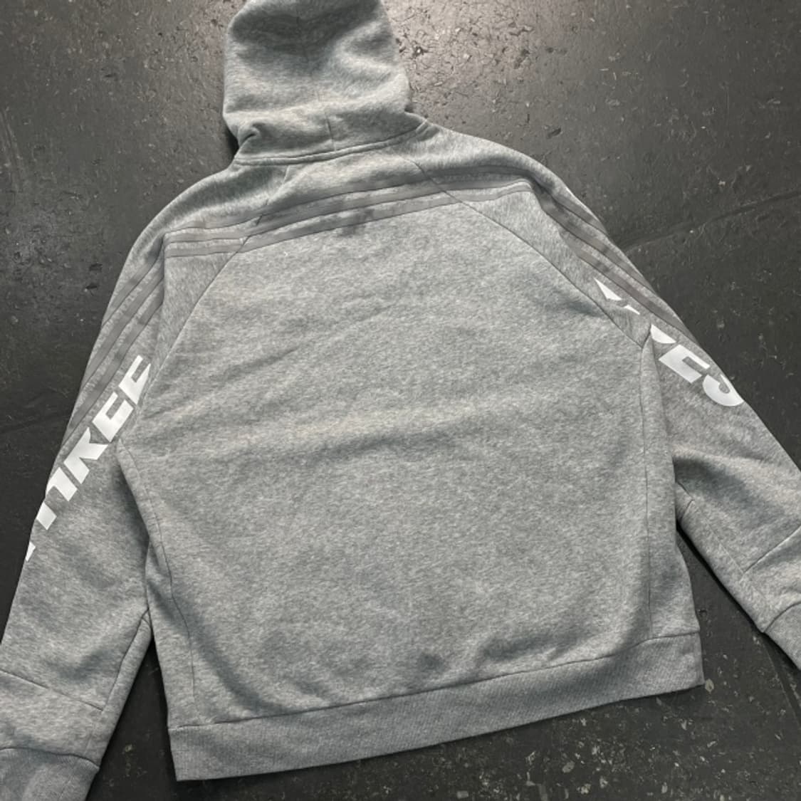 105 아디다스 후드티 상품이미지5