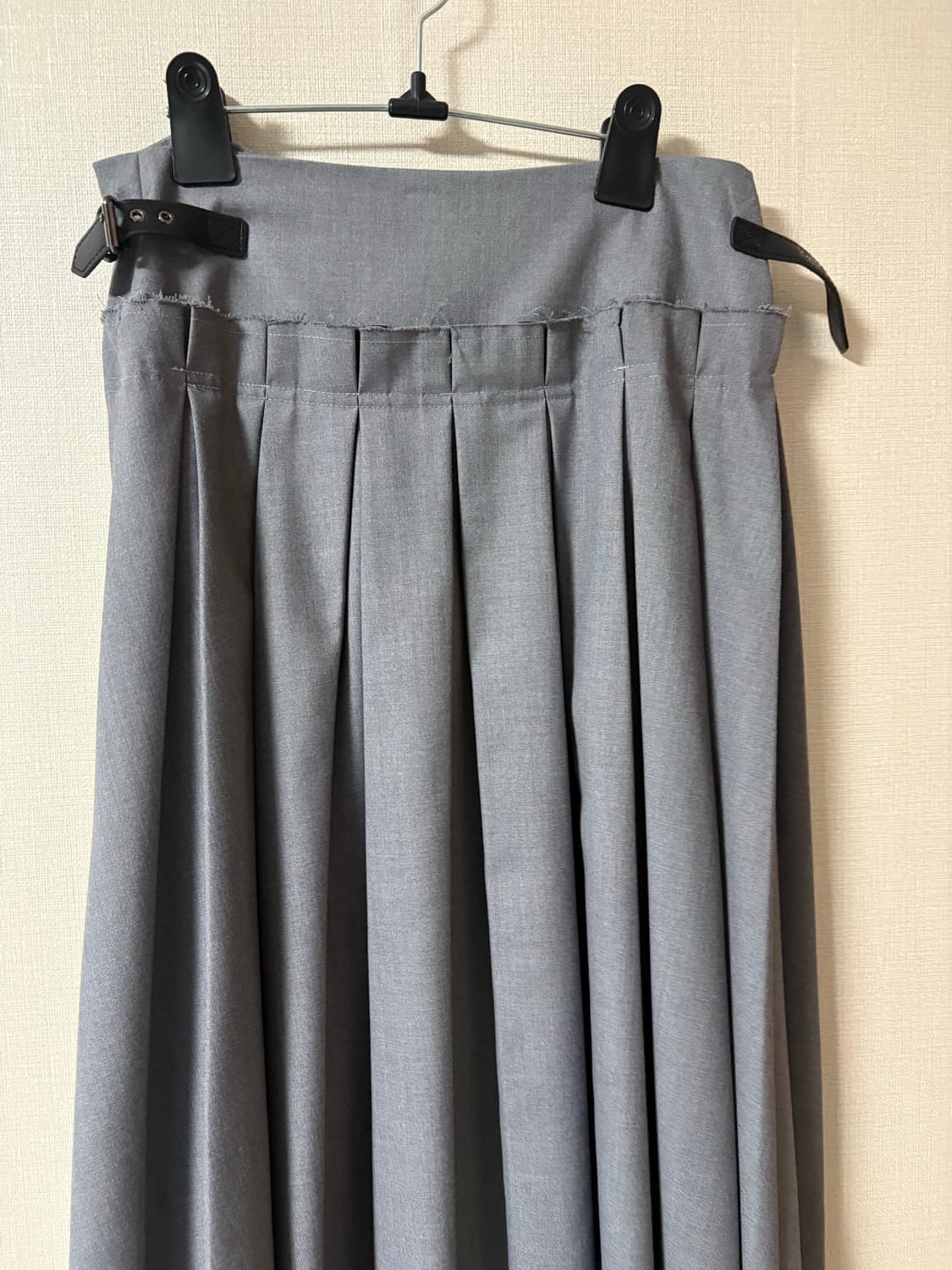 밀로우먼 Buckle Pleated Skirt [Gray] 2사이즈 상품이미지3