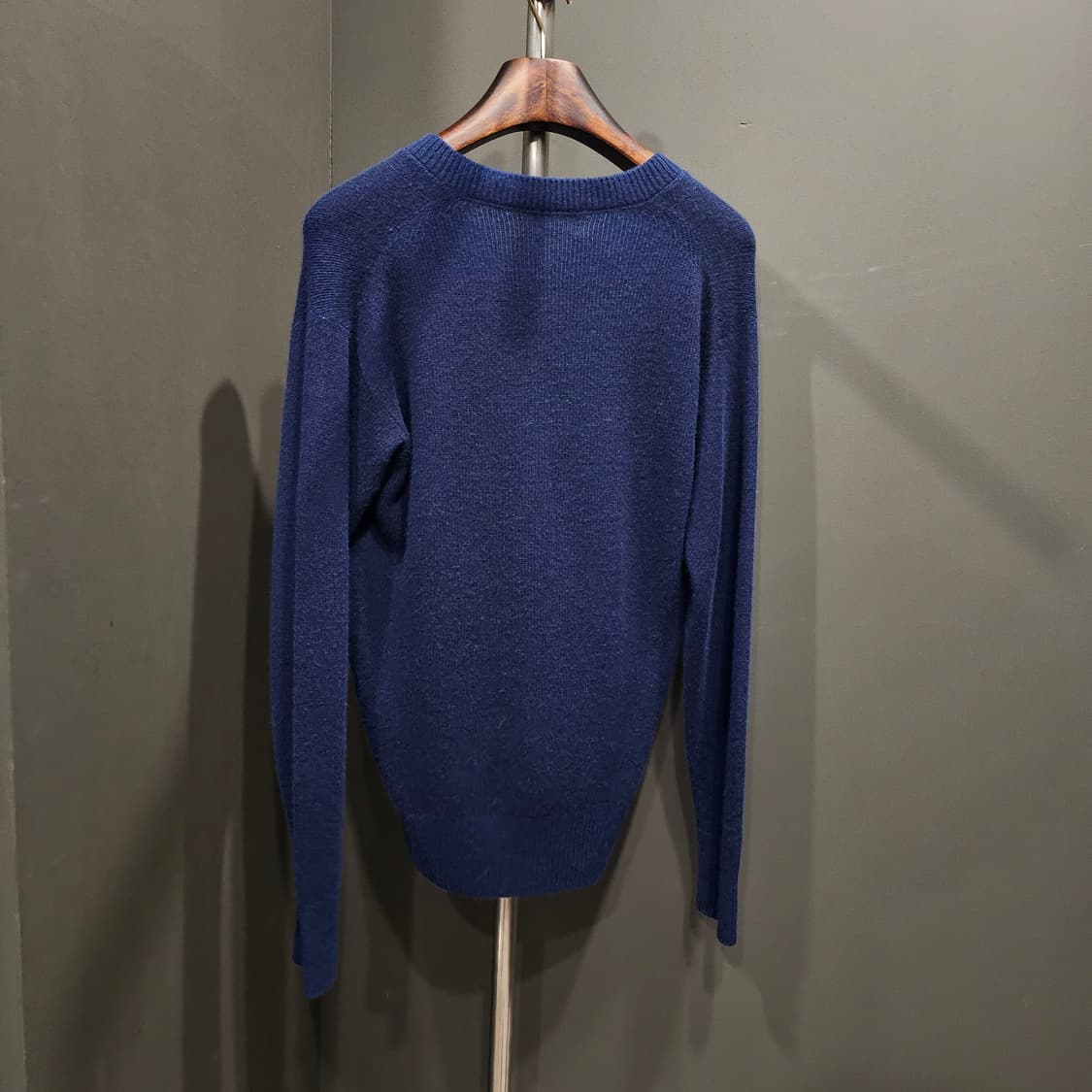 톰포드 캐시미어 100% 브이넥 니트 상품이미지3