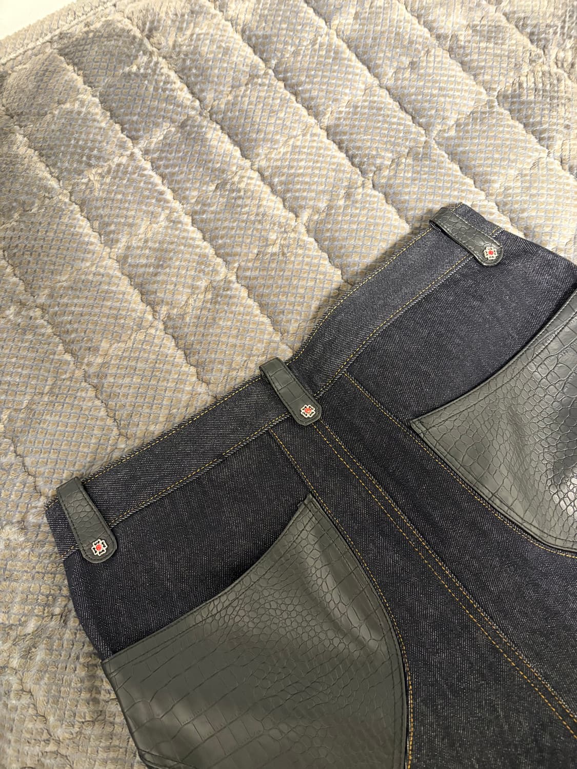 Crocodile Leather Patchwork Denim Pants 상품이미지3