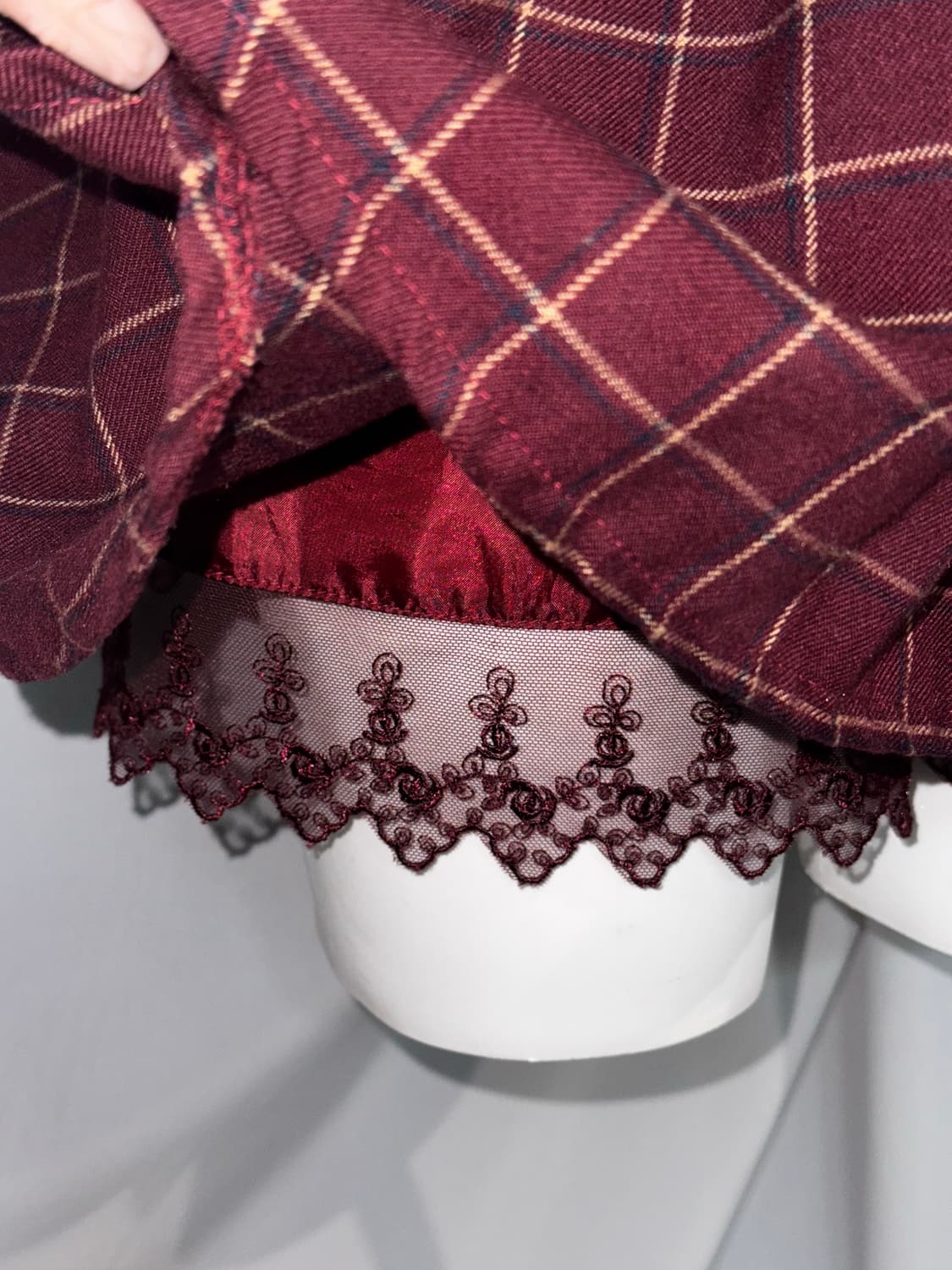 Axes Femme 엑시즈팜 버건디 체크 아일렛 프릴 블레이저 코디세트  상품이미지3