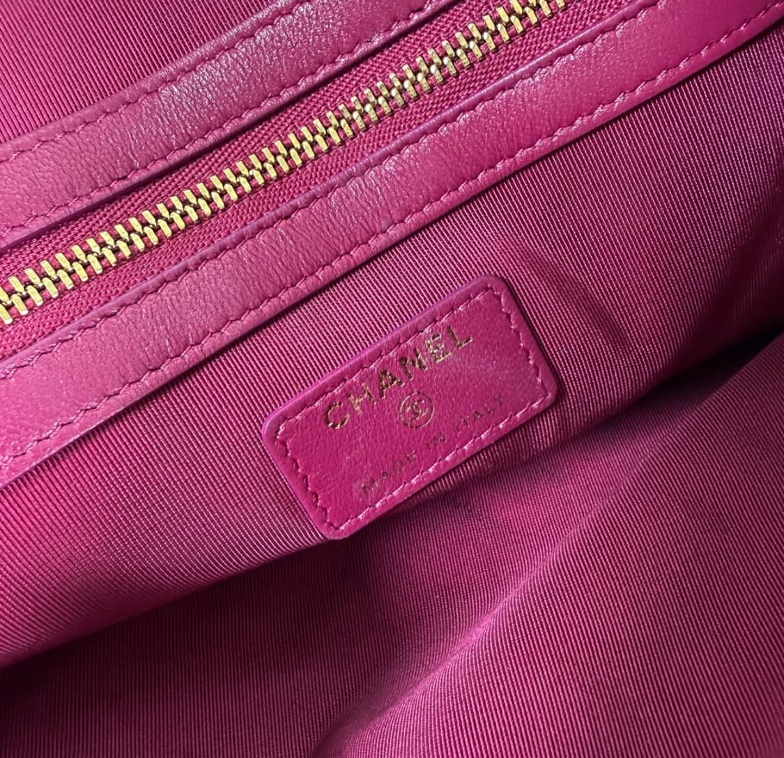 샤넬 클래식 쉐브론 램스킨 클러치 버건디 금장 미디움 뉴미듐 A82545 상품이미지9