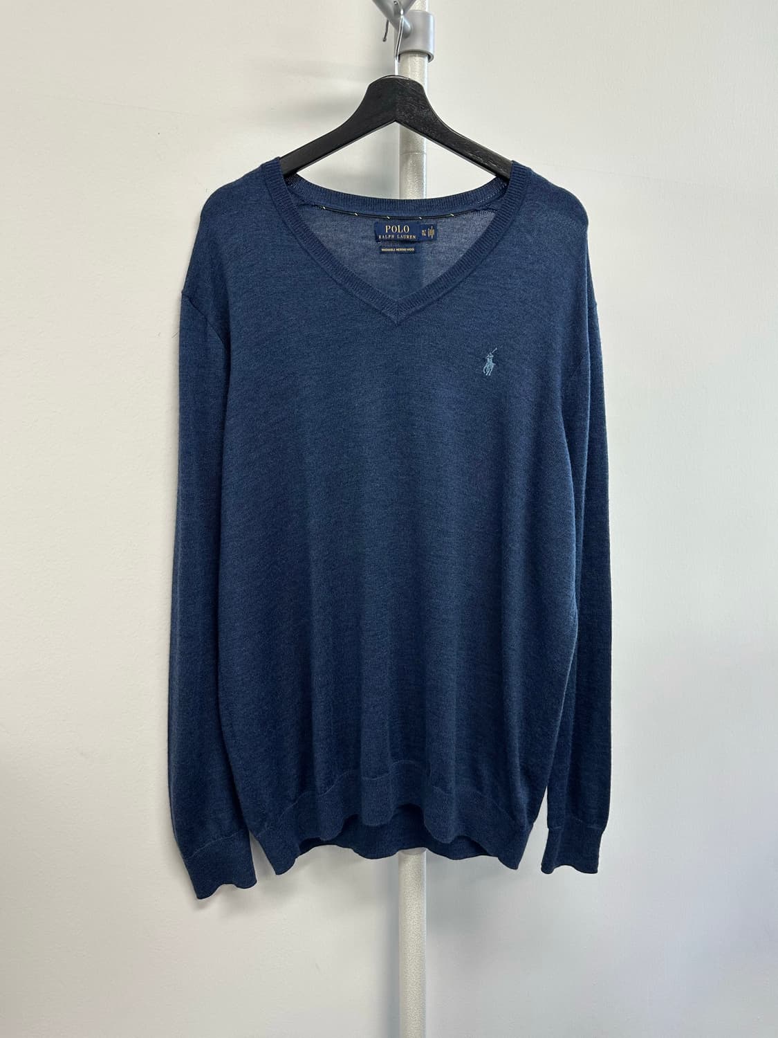 폴로 로고 워셔블 메리노울 브이넥 니트 상품이미지1