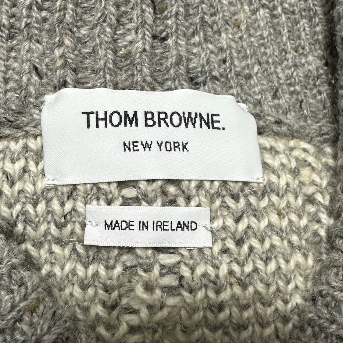 4 톰브라운 트위스트 케이블 브이넥 니트 상품이미지4