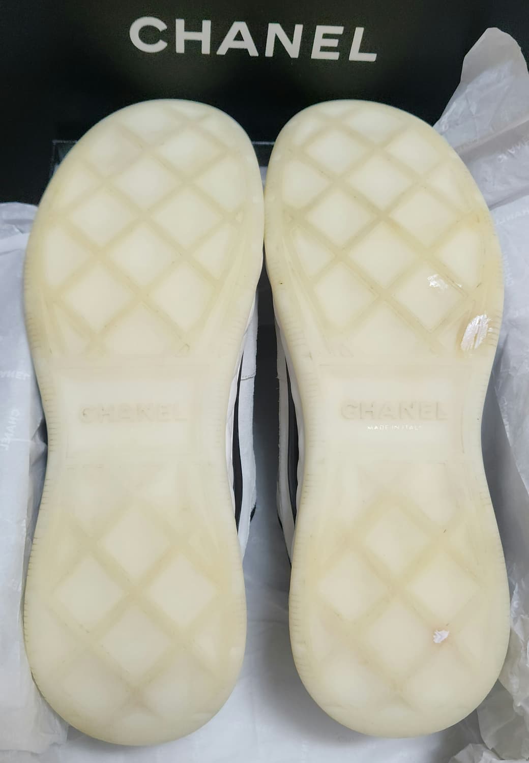 [정품) 샤넬 스니커즈 운동화 스웨이드 카프스킨 CC골드로고/화이트 41 상품이미지7