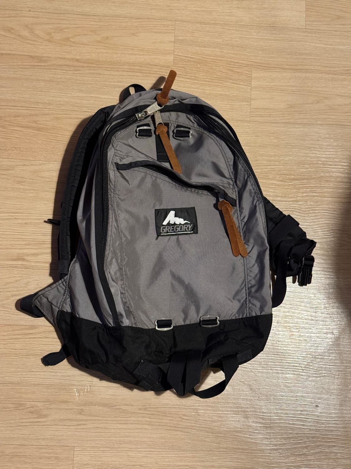 그레고리 데이팩 구로고 상품이미지1