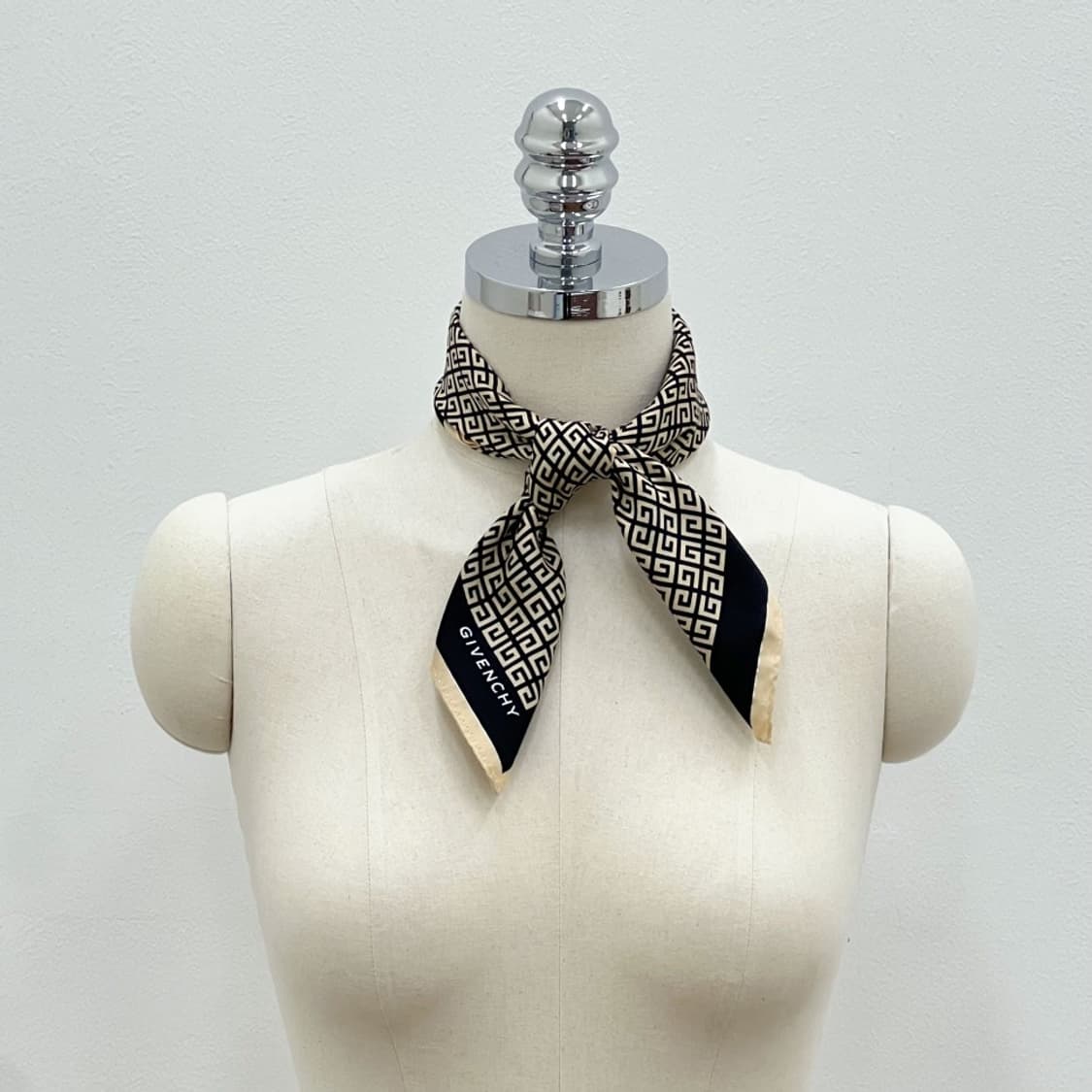 givenchy / 지방시 쁘띠스카프 손수건 상품이미지8