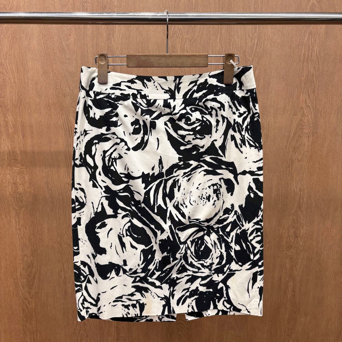 막스마라 미디 스커트 볼드 플로럴 아트워크 프린팅 디테일 H라인 아이보리 상품이미지2