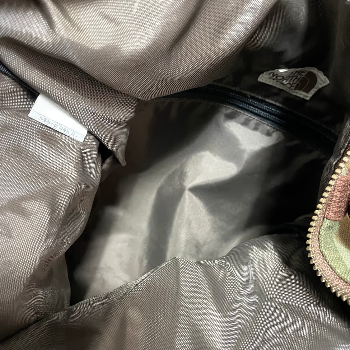 노스페이스 빈티지 카모플라쥬 크로스백 상품이미지3