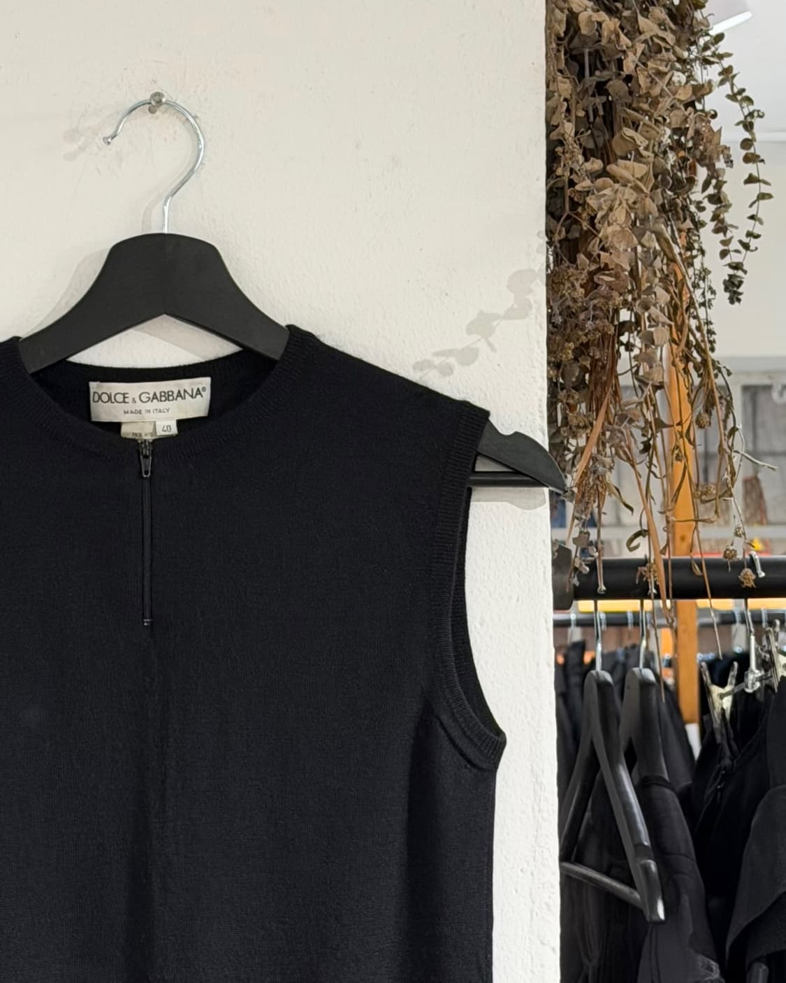 돌체앤가바나 블랙 하프집 넥라인 니트 슬리브리스 상품이미지3