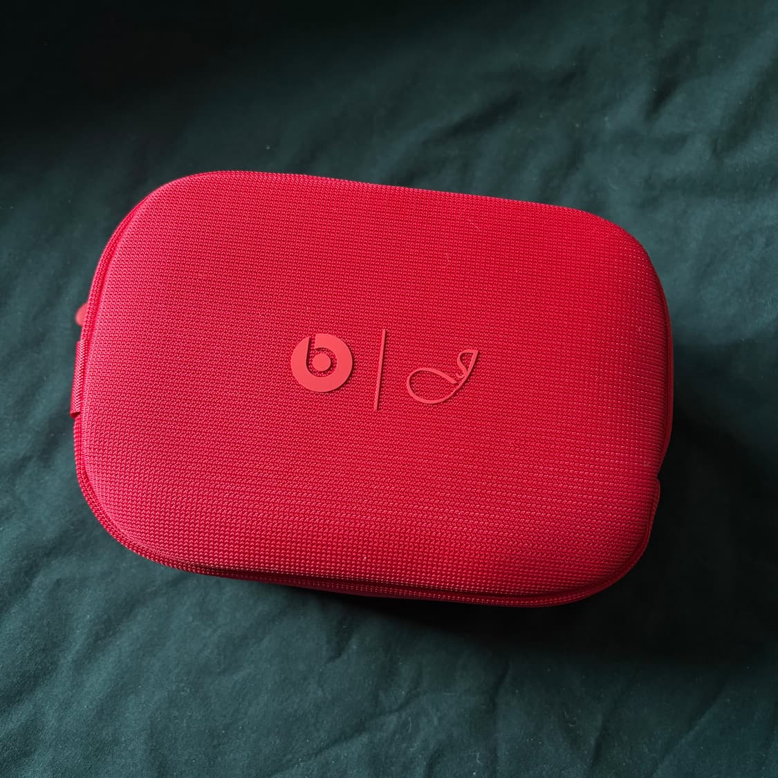 비츠 솔로4 무선 온 이어 헤드폰 제니 스페셜 에디션 루비 레드 상품이미지1