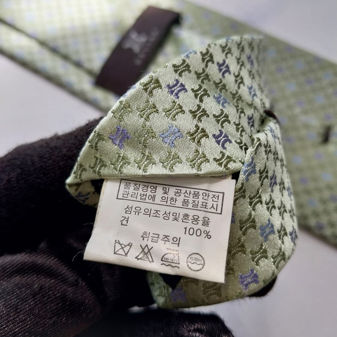 셀린느 실크 민트 트리오페 자수 넥타이 9.1cm A+등급 K2556
 상품이미지9