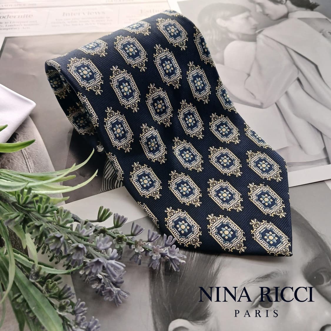 니나리치 실크 네이비 오벌 패턴 넥타이 9.7cm A+등급 A18669
 상품이미지1